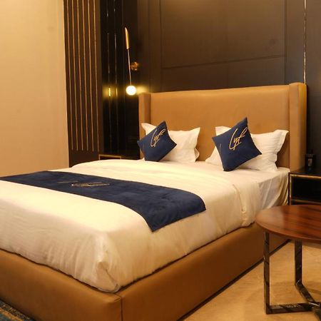 Aquila Grand Suites - Noida Sector 136 Zewnętrze zdjęcie