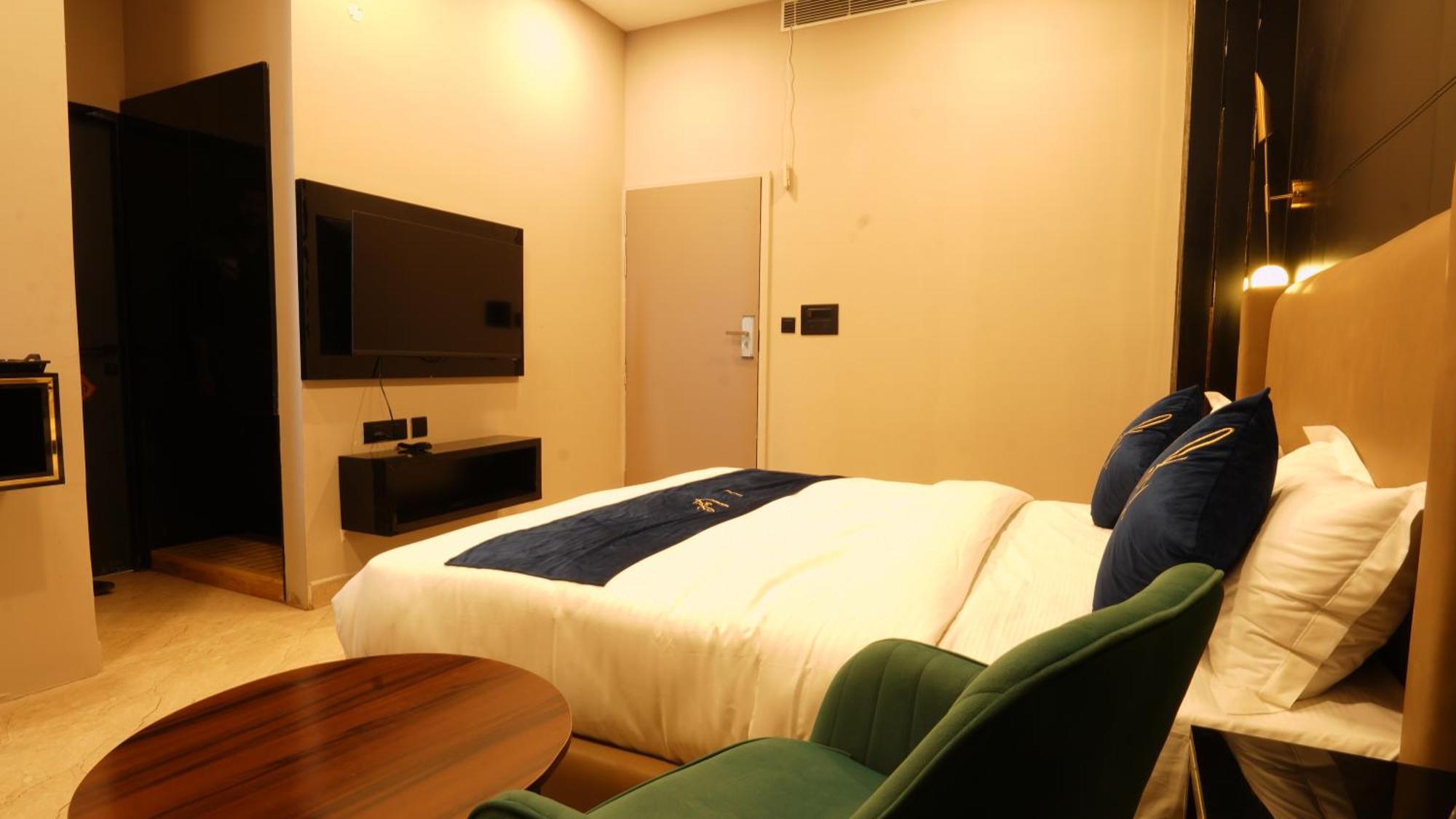 Aquila Grand Suites - Noida Sector 136 Zewnętrze zdjęcie