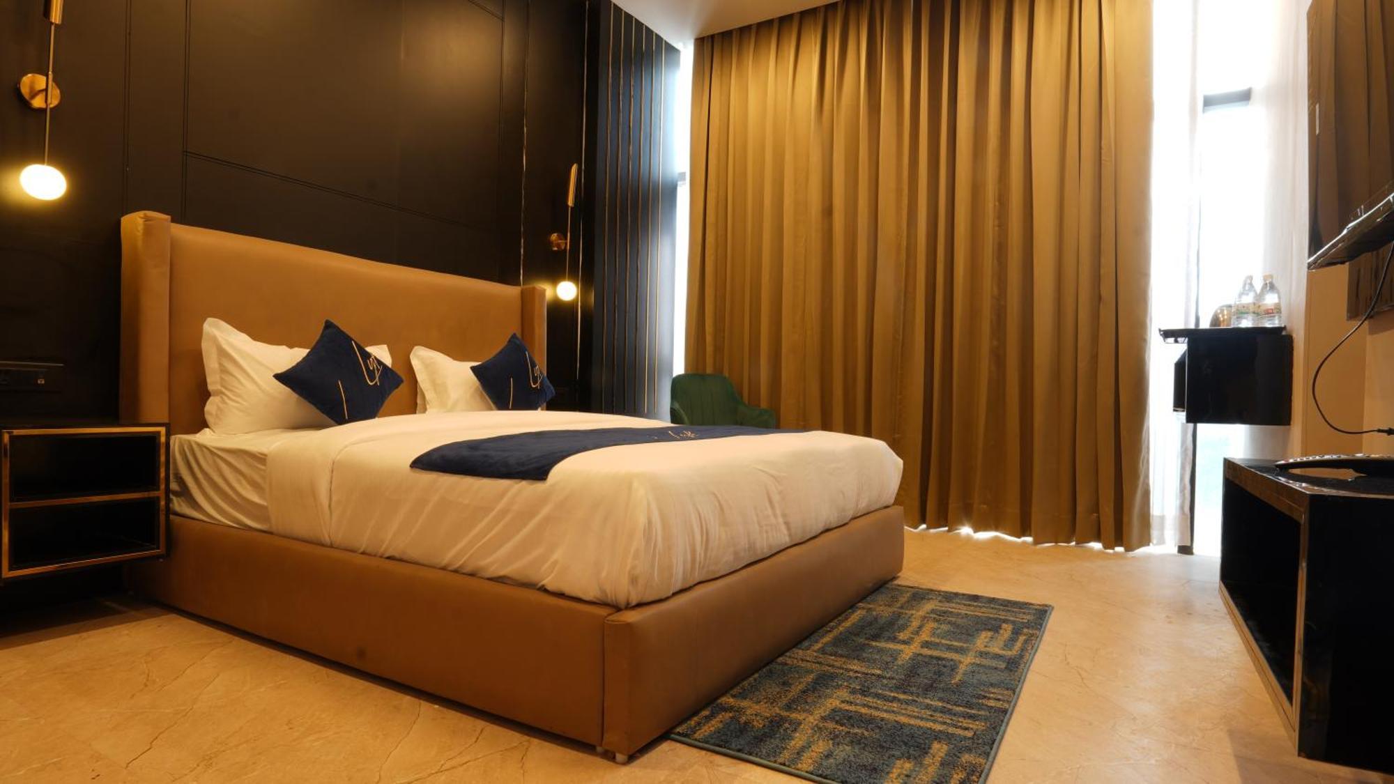Aquila Grand Suites - Noida Sector 136 Zewnętrze zdjęcie