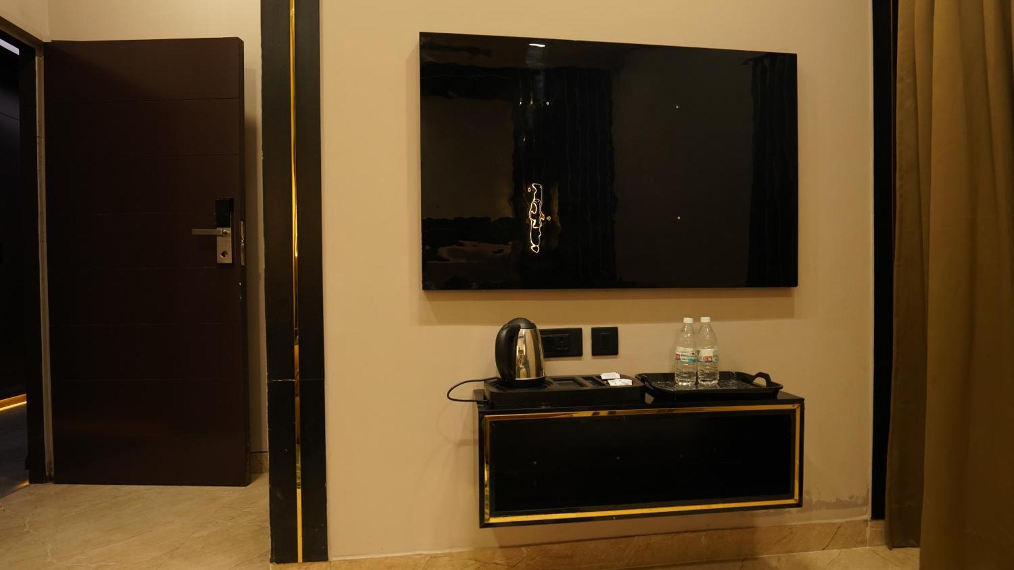 Aquila Grand Suites - Noida Sector 136 Zewnętrze zdjęcie